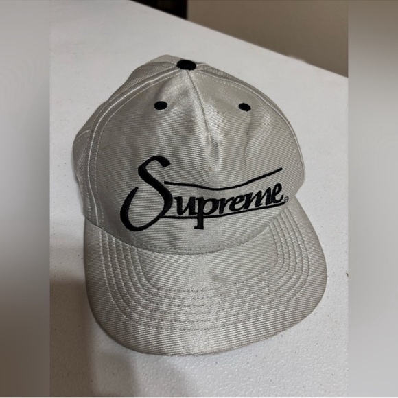 Rare Supreme Silver Cap 5 Panel Metallic
Logo Streetwear - Picture 10 of 13